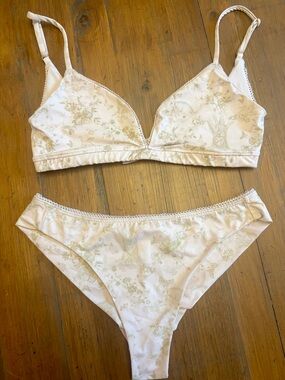 Frankie’s bikinis x Gigi HADID Fawn toile bikini set